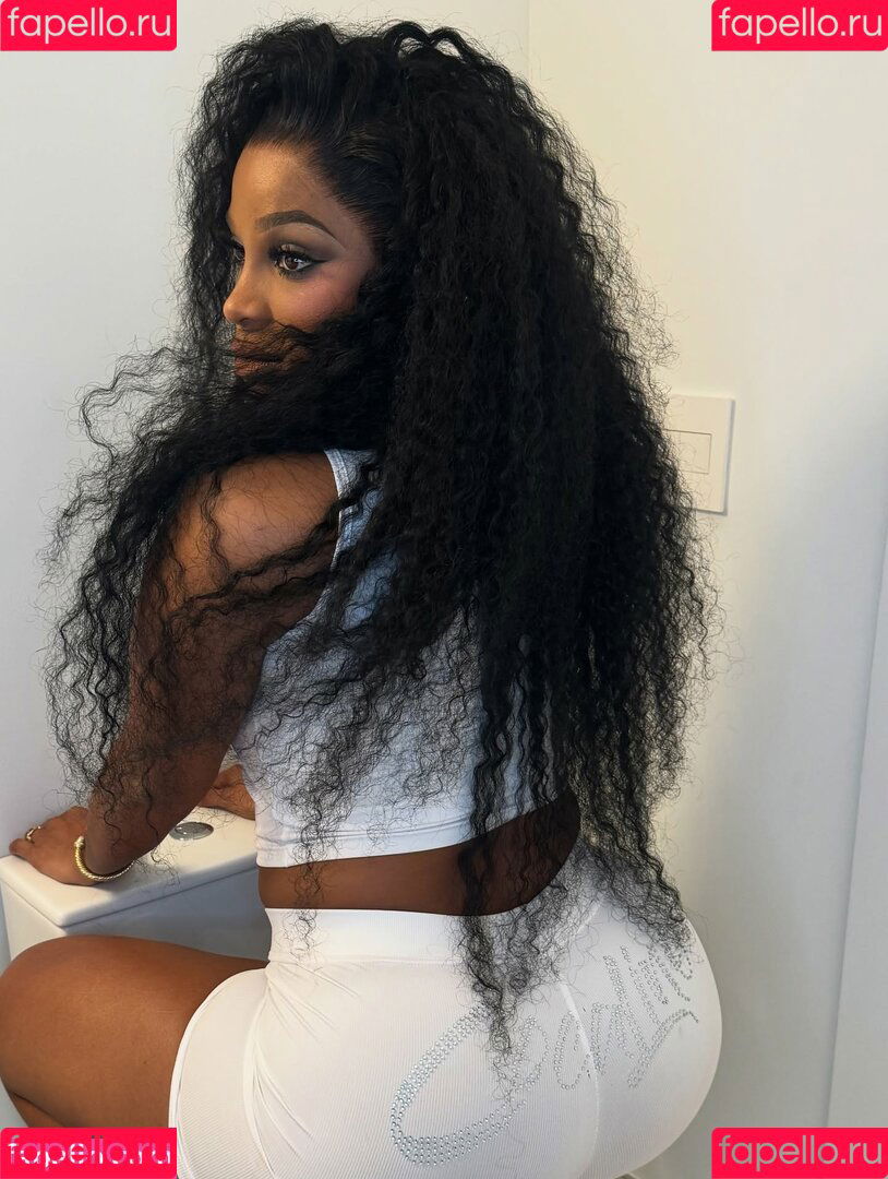 qewdi Onlyfans Photo Gallery 