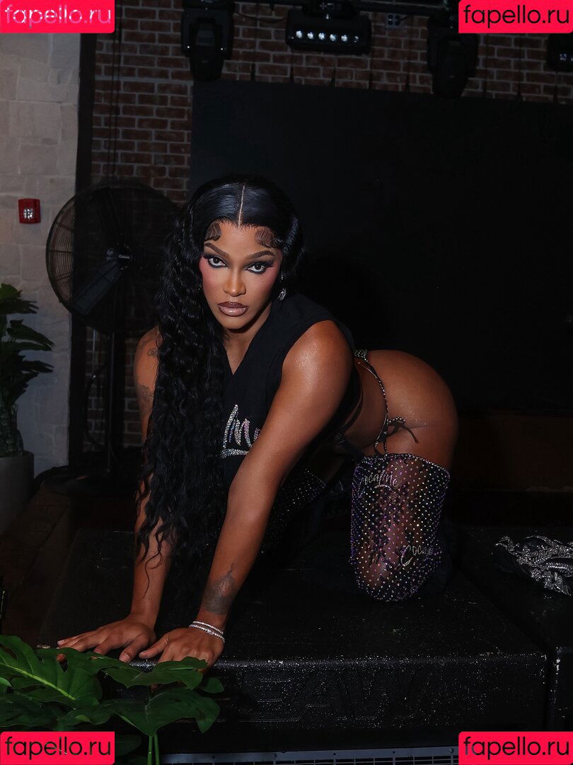 qewdi Onlyfans Photo Gallery 