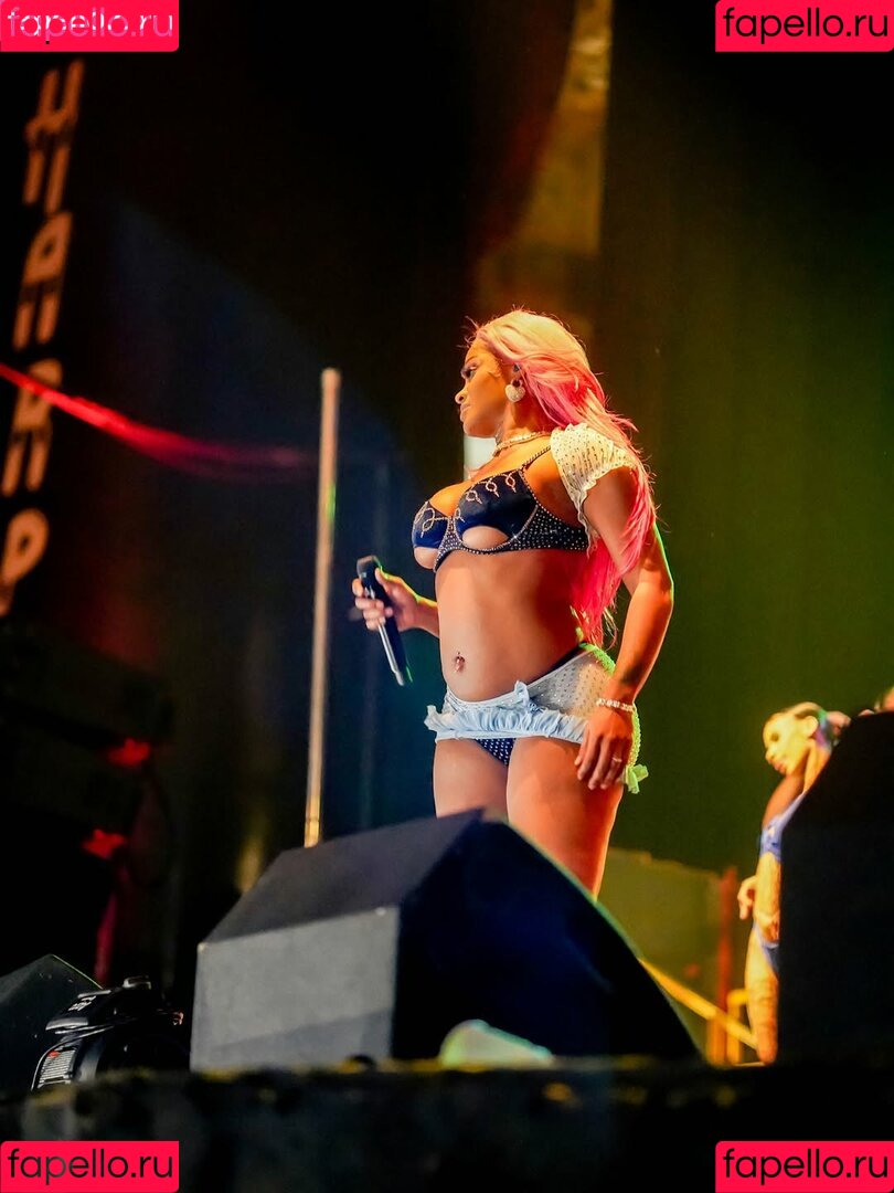 qewdi Onlyfans Photo Gallery 