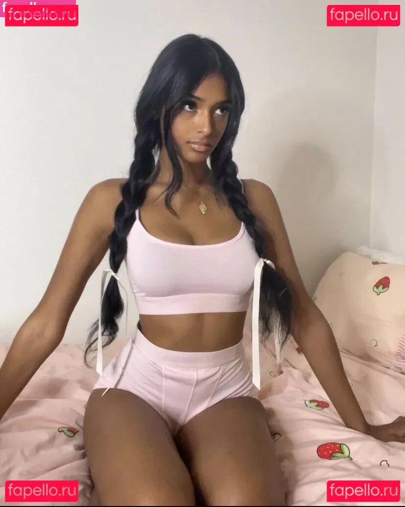 Kaaviya Sambasivam Onlyfans Photo Gallery 