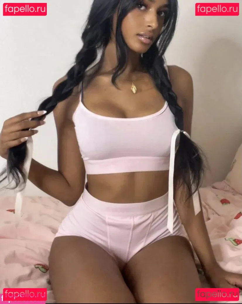 Kaaviya Sambasivam Onlyfans Photo Gallery 