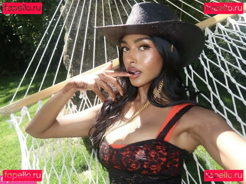 Kaaviya Sambasivam Onlyfans Photo Gallery 