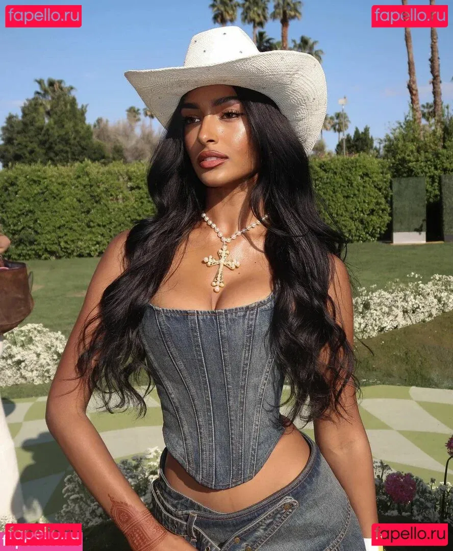 Kaaviya Sambasivam Onlyfans Photo Gallery 