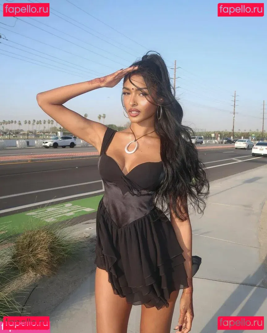 Kaaviya Sambasivam Onlyfans Photo Gallery 