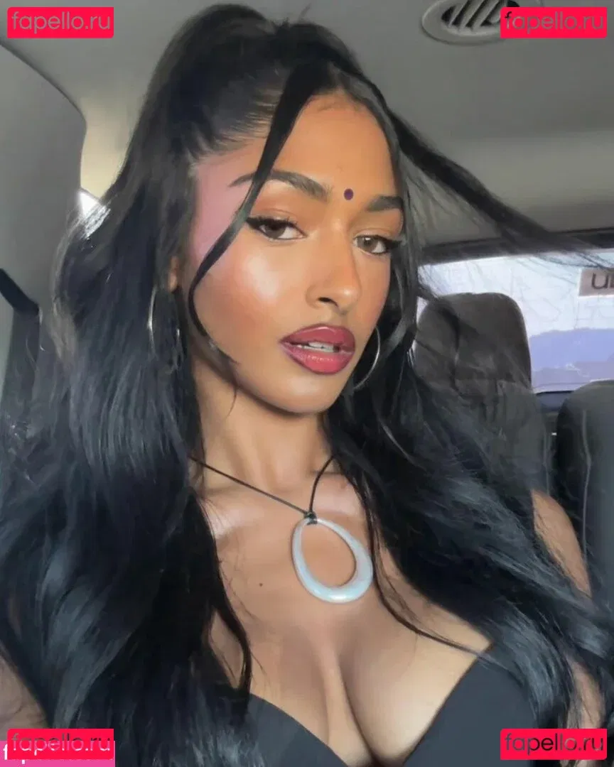 Kaaviya Sambasivam Onlyfans Photo Gallery 