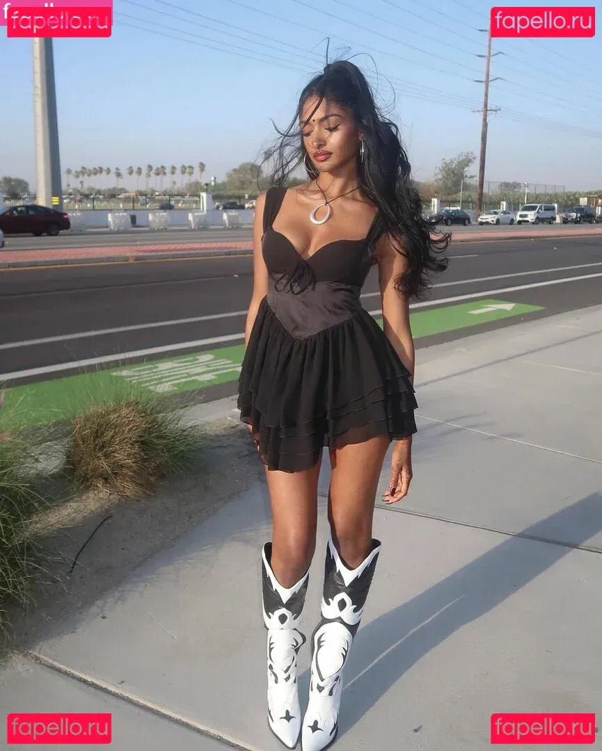 Kaaviya Sambasivam Onlyfans Photo Gallery 