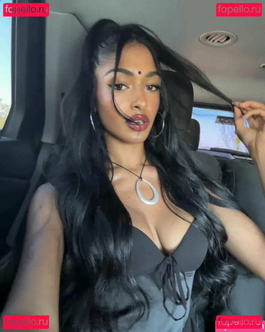 Kaaviya Sambasivam Onlyfans Photo Gallery 