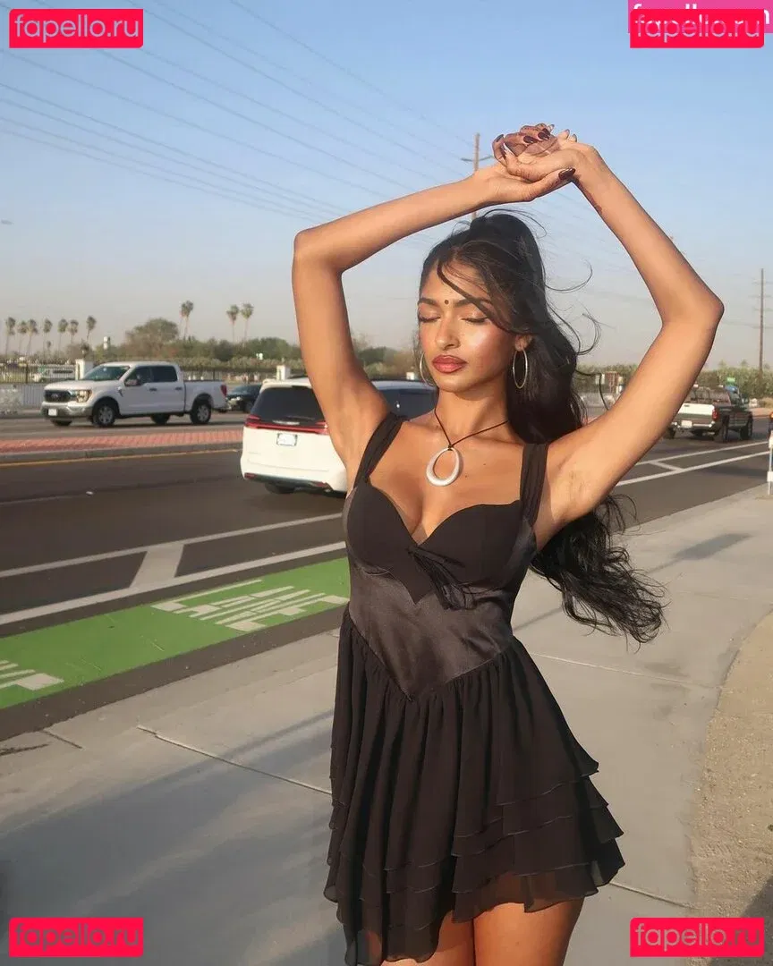 Kaaviya Sambasivam Onlyfans Photo Gallery 