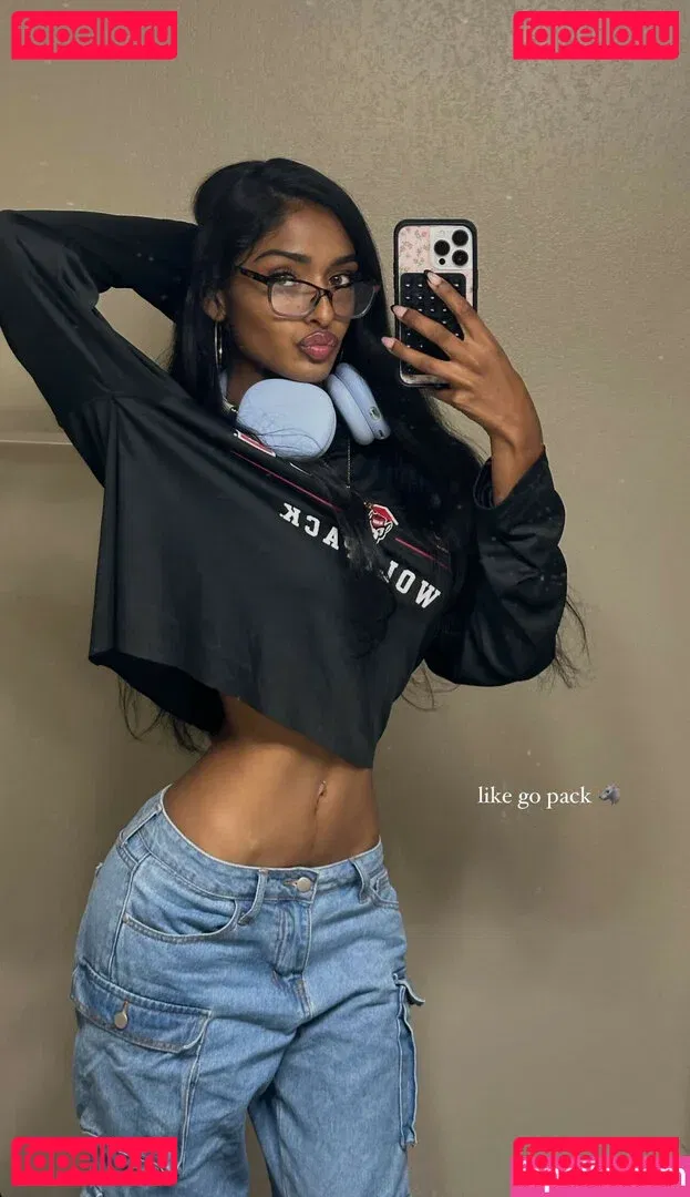 Kaaviya Sambasivam Onlyfans Photo Gallery 