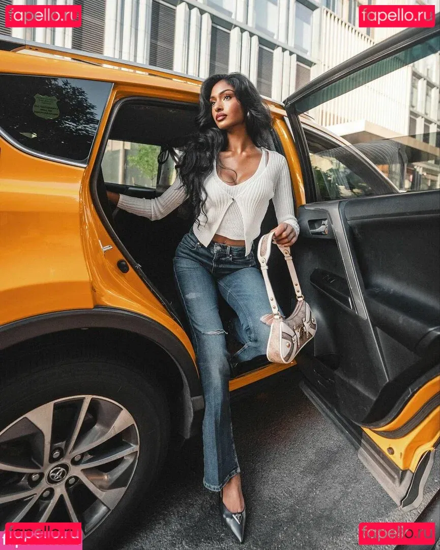 Kaaviya Sambasivam Onlyfans Photo Gallery 