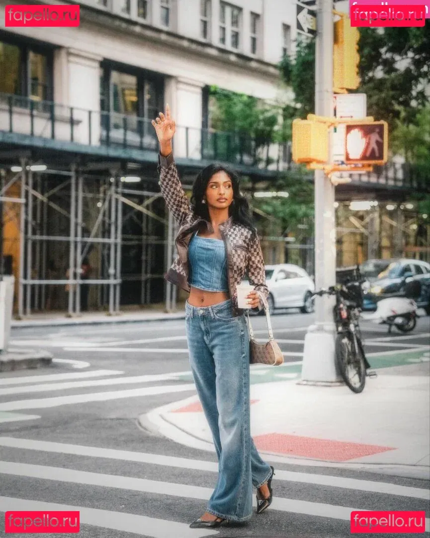 Kaaviya Sambasivam Onlyfans Photo Gallery 