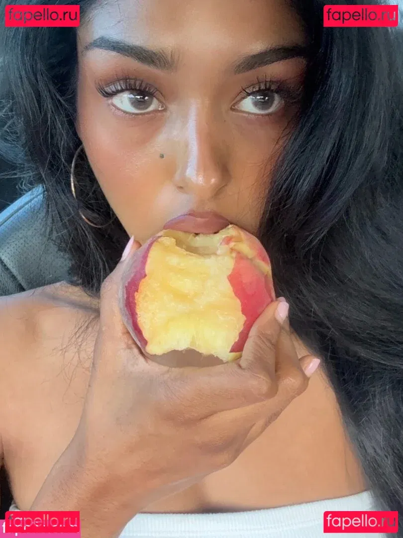 Kaaviya Sambasivam Onlyfans Photo Gallery 