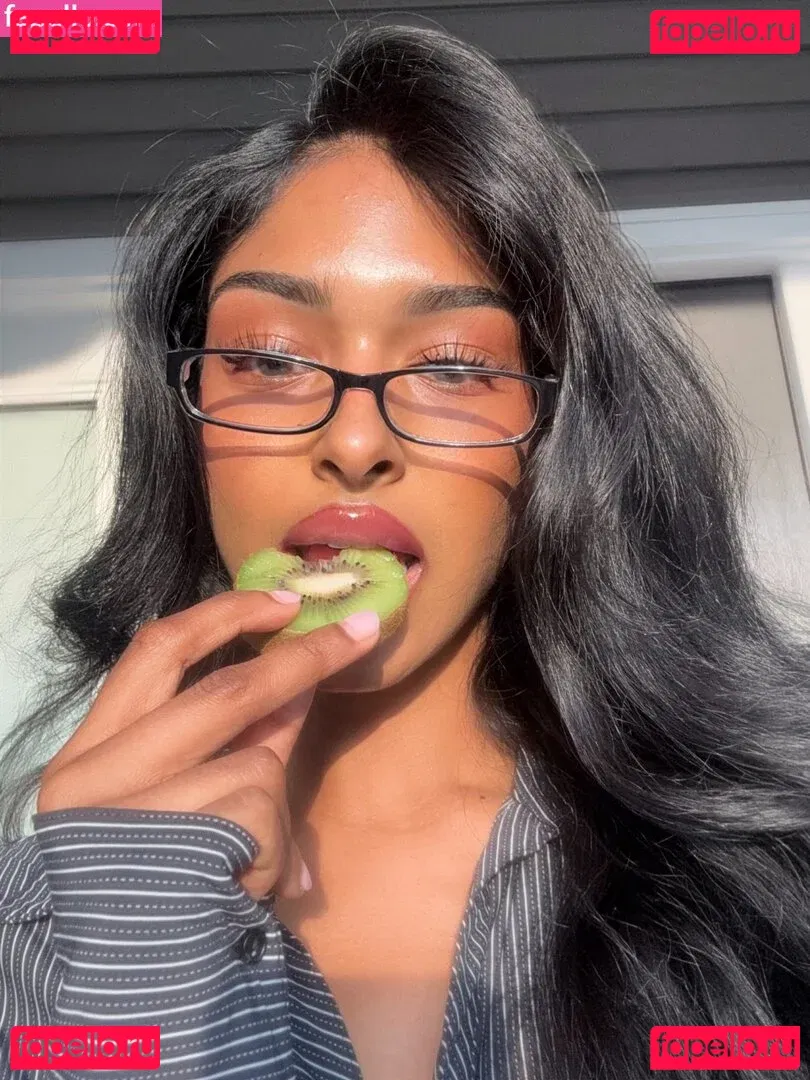 Kaaviya Sambasivam Onlyfans Photo Gallery 