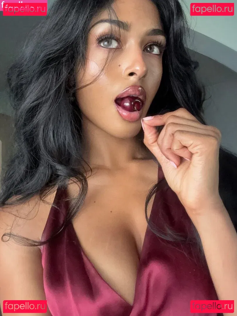 Kaaviya Sambasivam Onlyfans Photo Gallery 