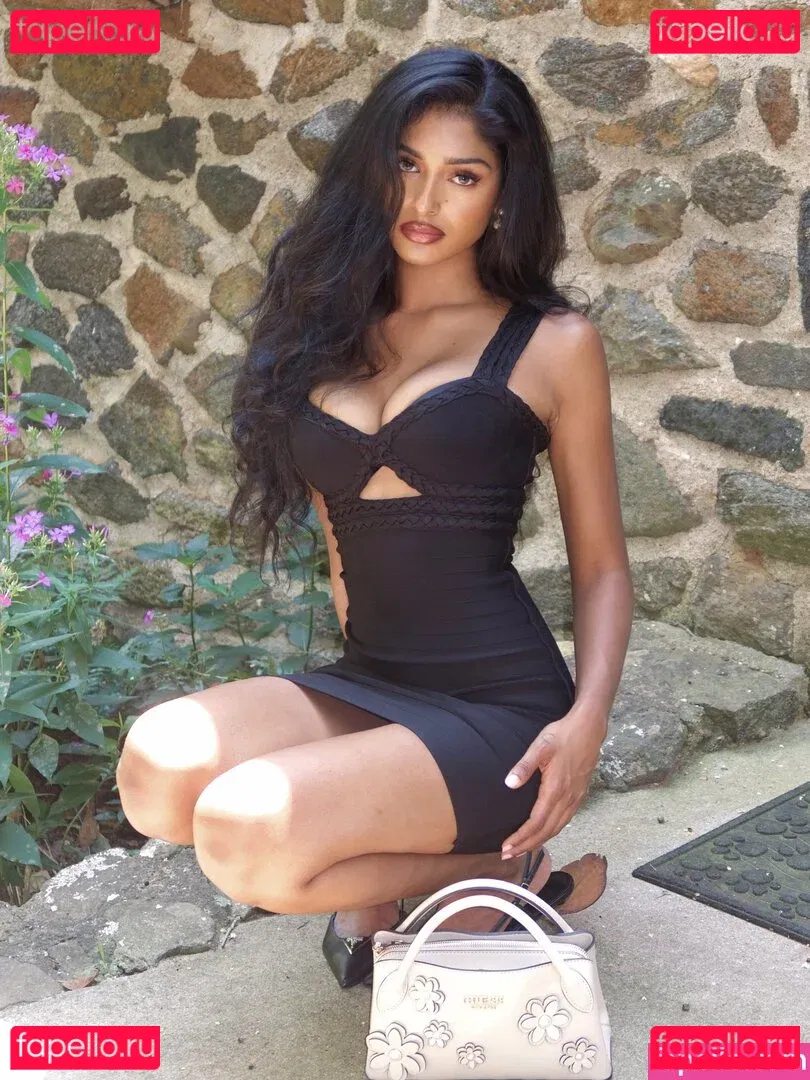 Kaaviya Sambasivam Onlyfans Photo Gallery 