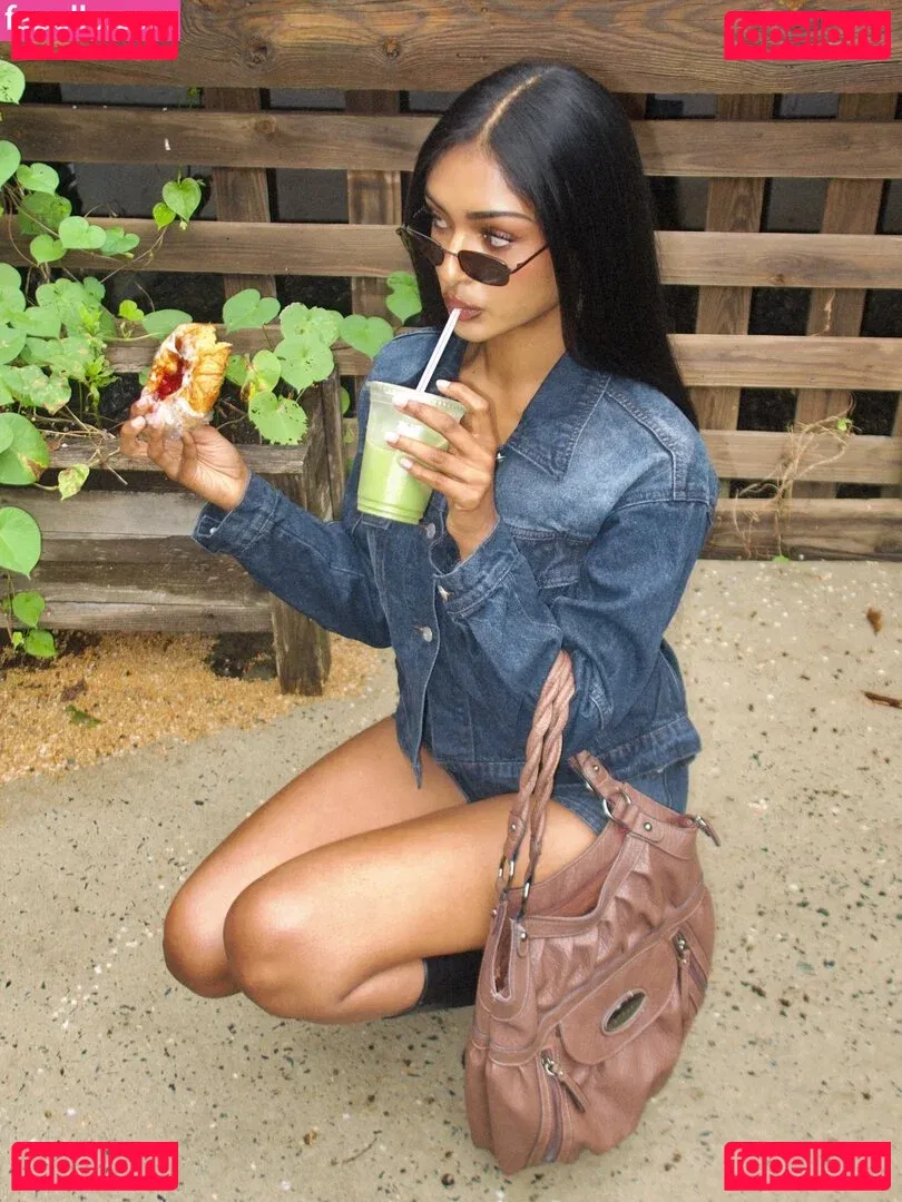 Kaaviya Sambasivam Onlyfans Photo Gallery 