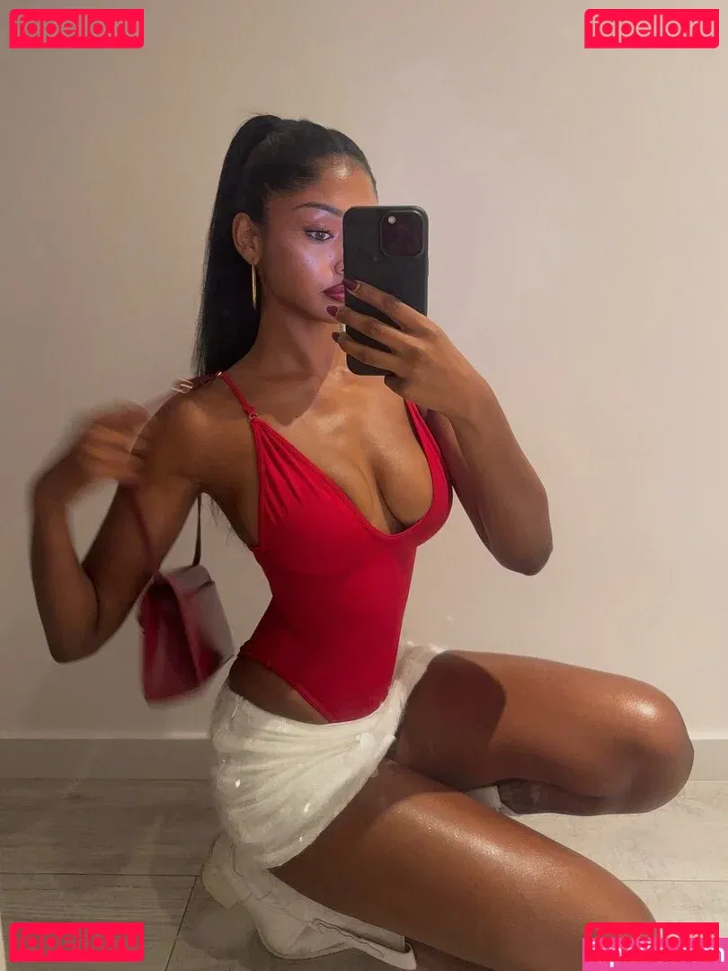 Kaaviya Sambasivam Onlyfans Photo Gallery 