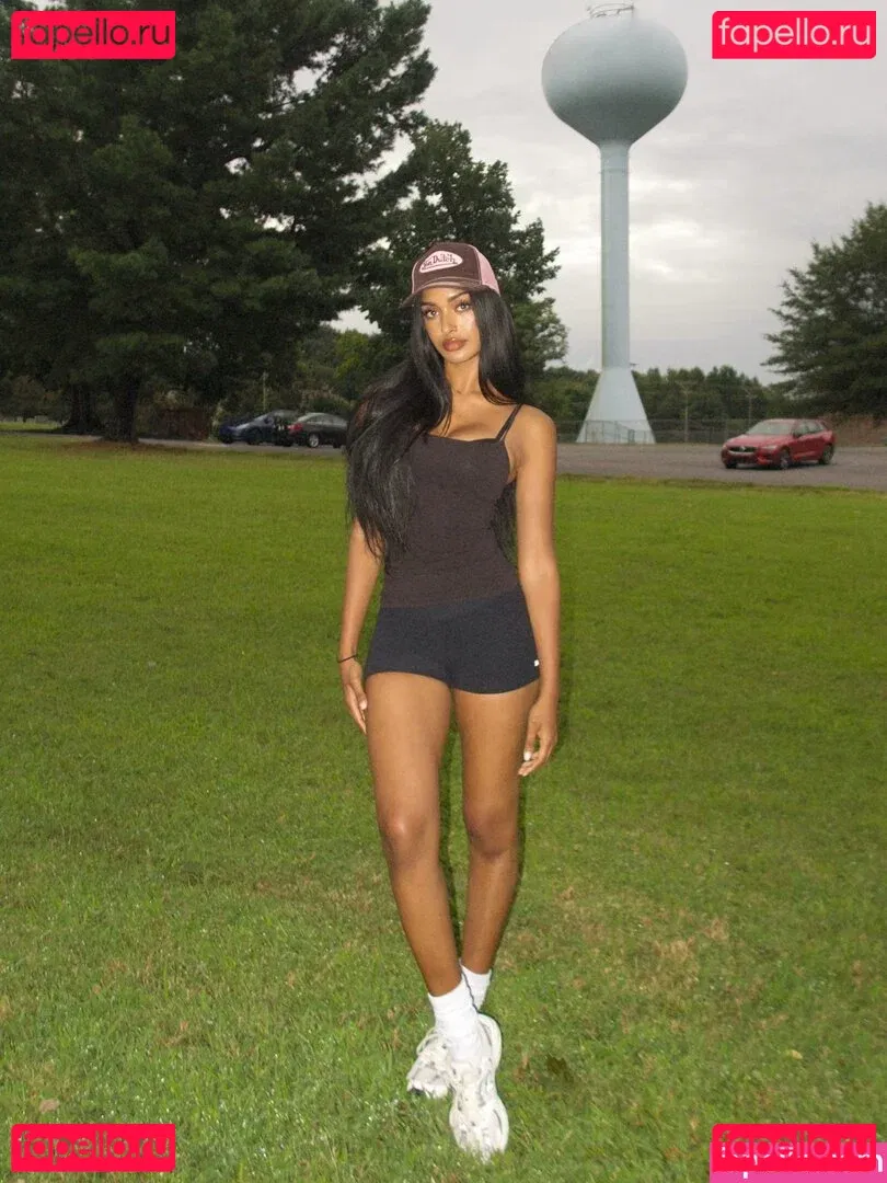 Kaaviya Sambasivam Onlyfans Photo Gallery 