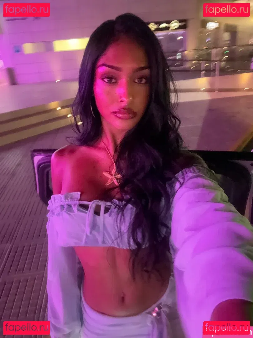 Kaaviya Sambasivam Onlyfans Photo Gallery 