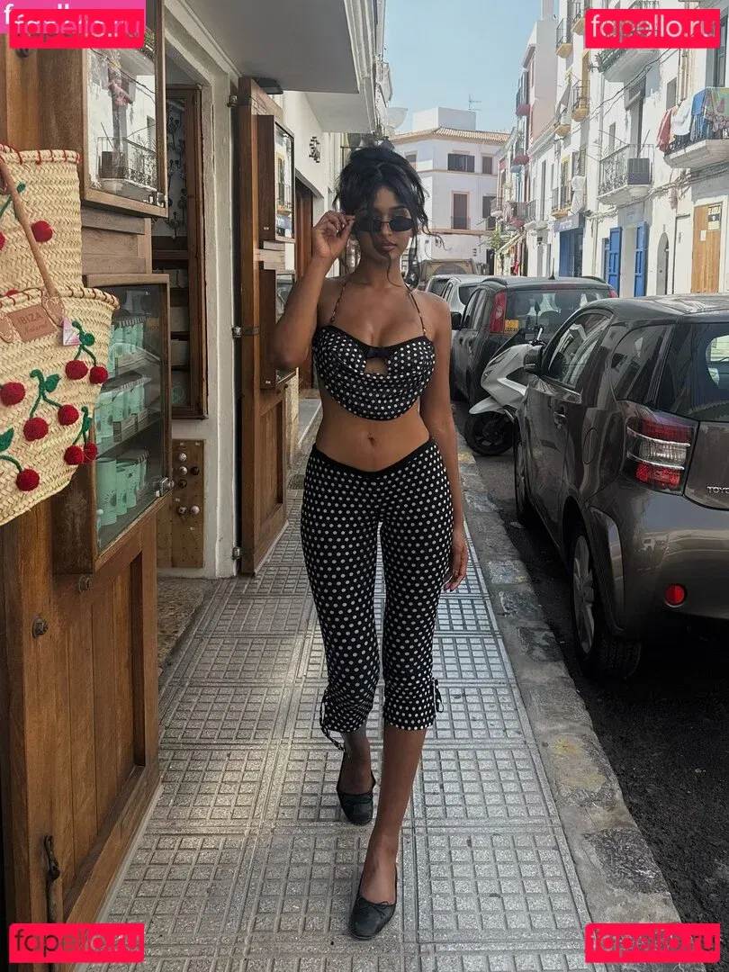 Kaaviya Sambasivam Onlyfans Photo Gallery 