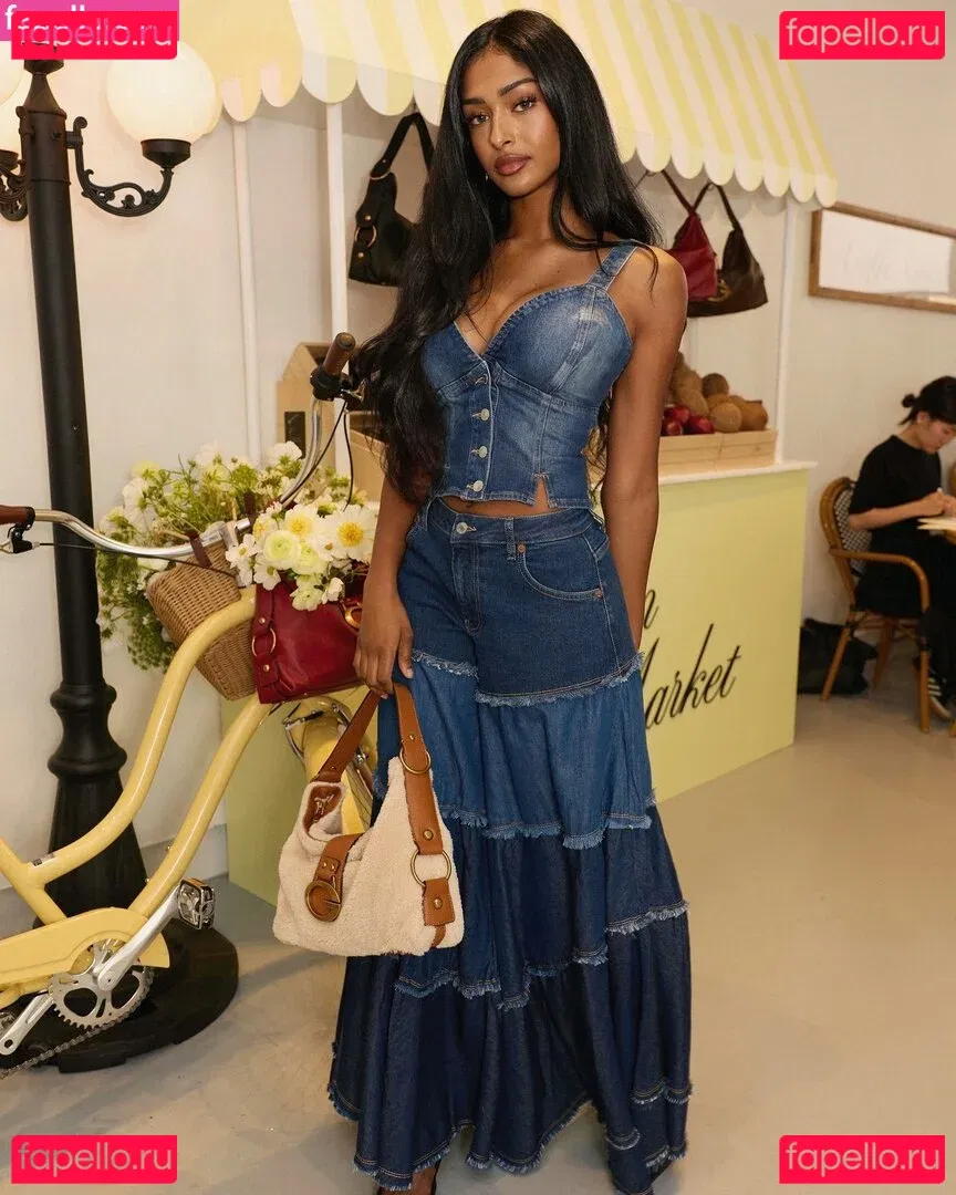 Kaaviya Sambasivam Onlyfans Photo Gallery 