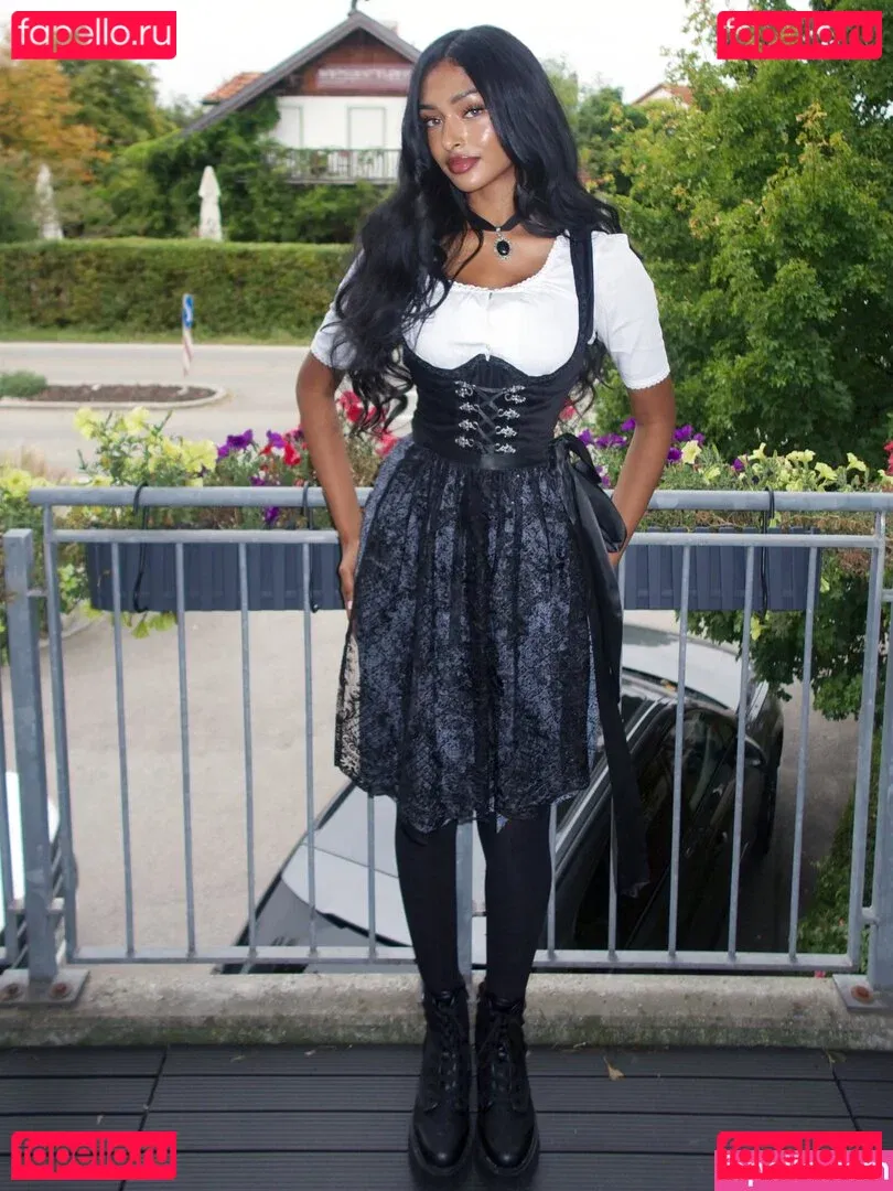 Kaaviya Sambasivam Onlyfans Photo Gallery 