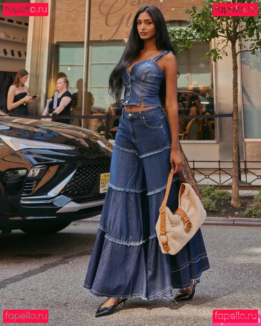 Kaaviya Sambasivam Onlyfans Photo Gallery 