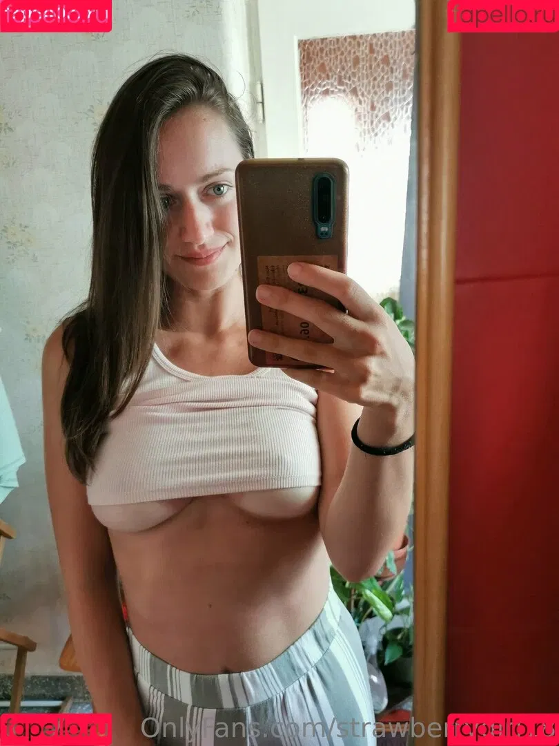 strawberrygirl18 Onlyfans Photo Gallery 