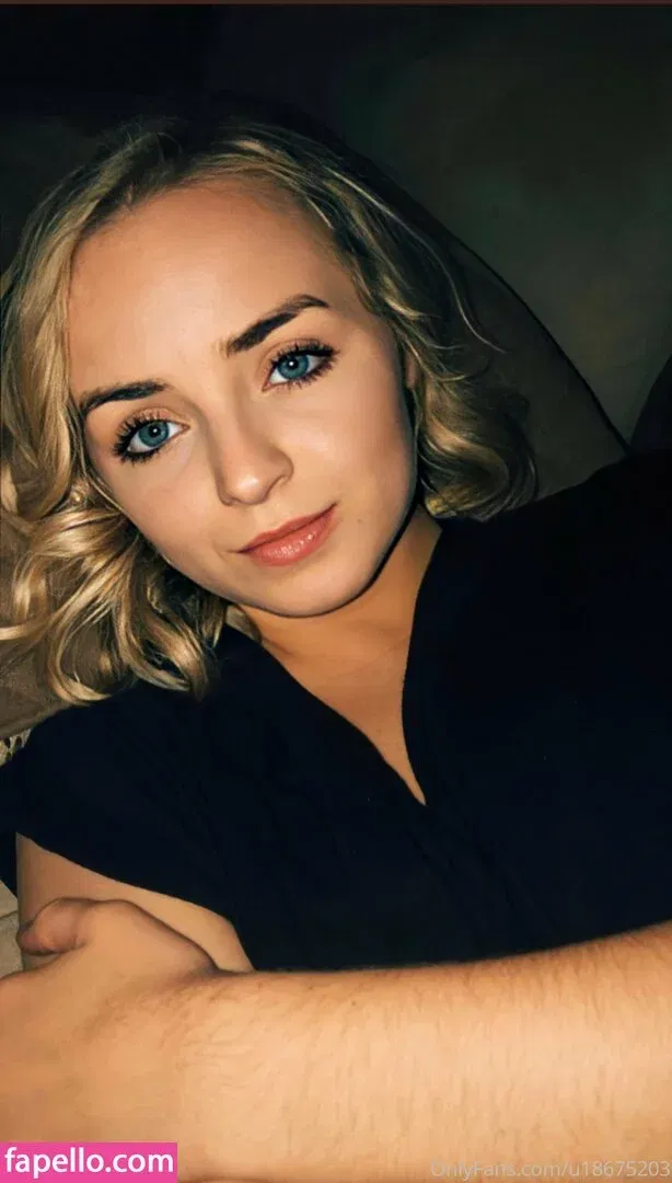 ashleywhitecams Onlyfans Photo Gallery 