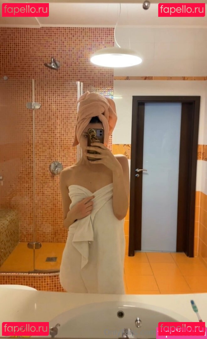 sasha_kugat Nude Onlyfans Photo 15
