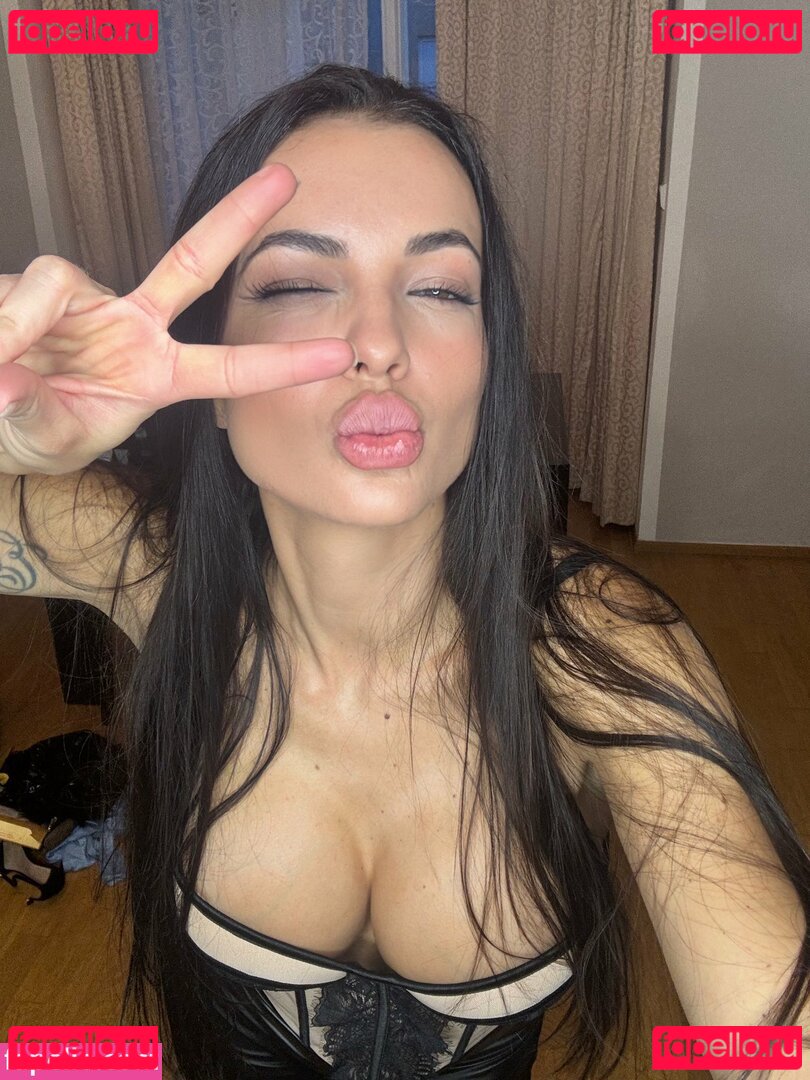 Sapphira A Nude Onlyfans Photo 24