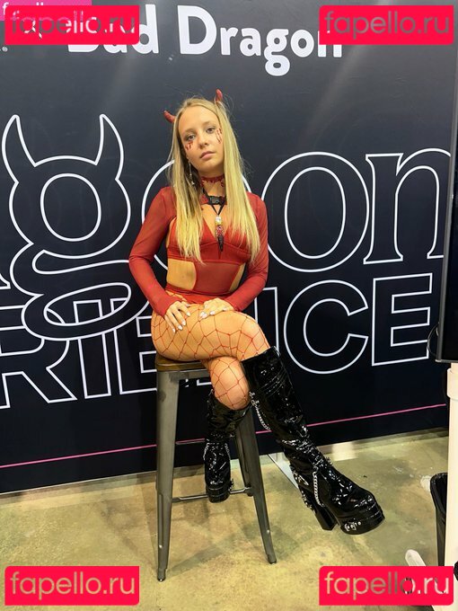 Alixx Amour Nude Onlyfans Photo 21
