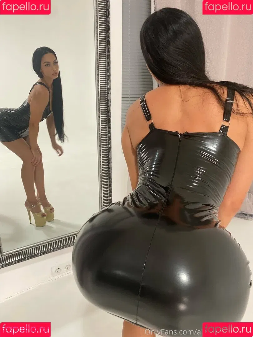 linaford Onlyfans Photo Gallery 