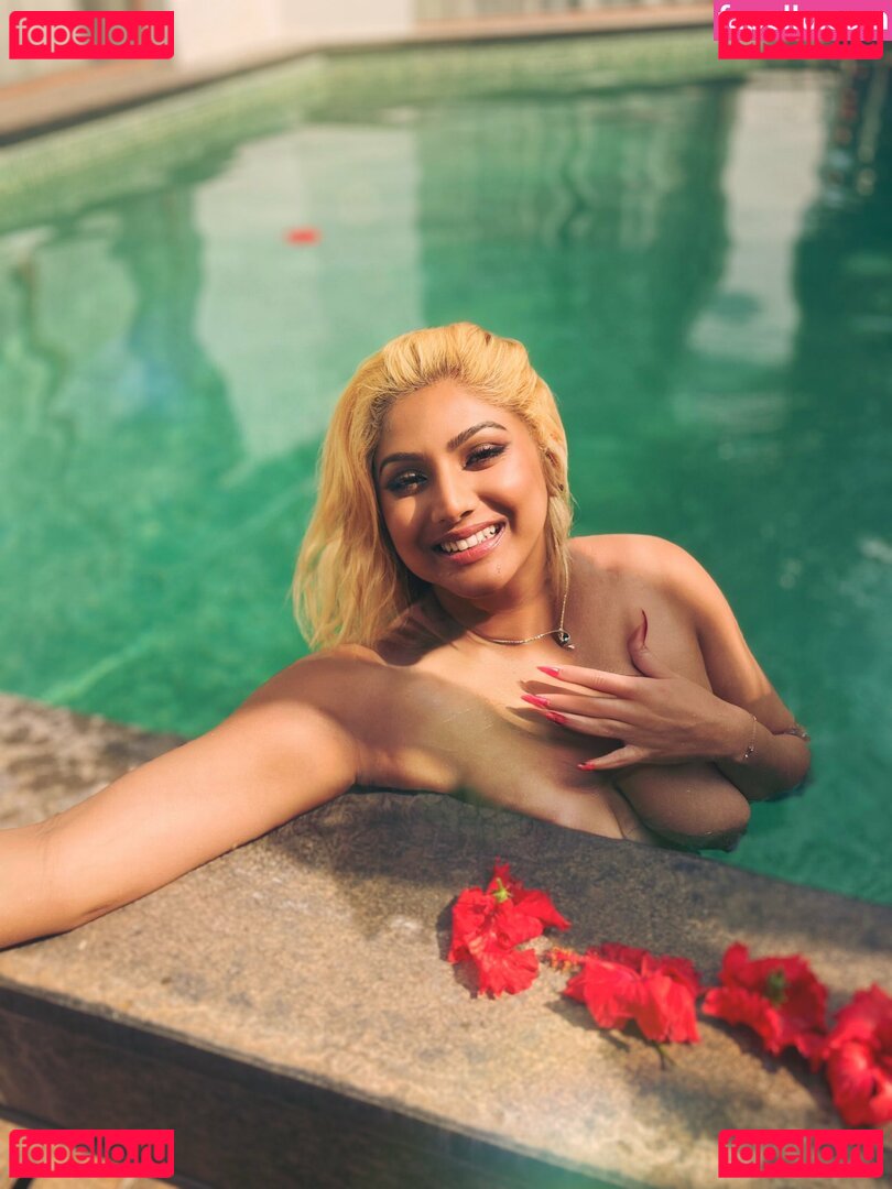 Joshna Fernando Nude Onlyfans Photo 7