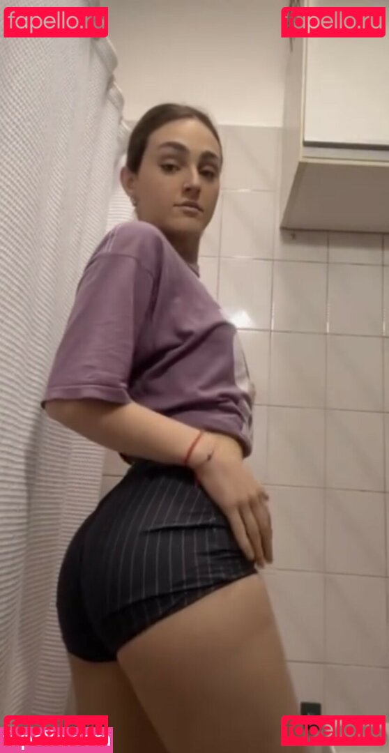 smalljuliii / julilovesdancing Nude Onlyfans Photo 10