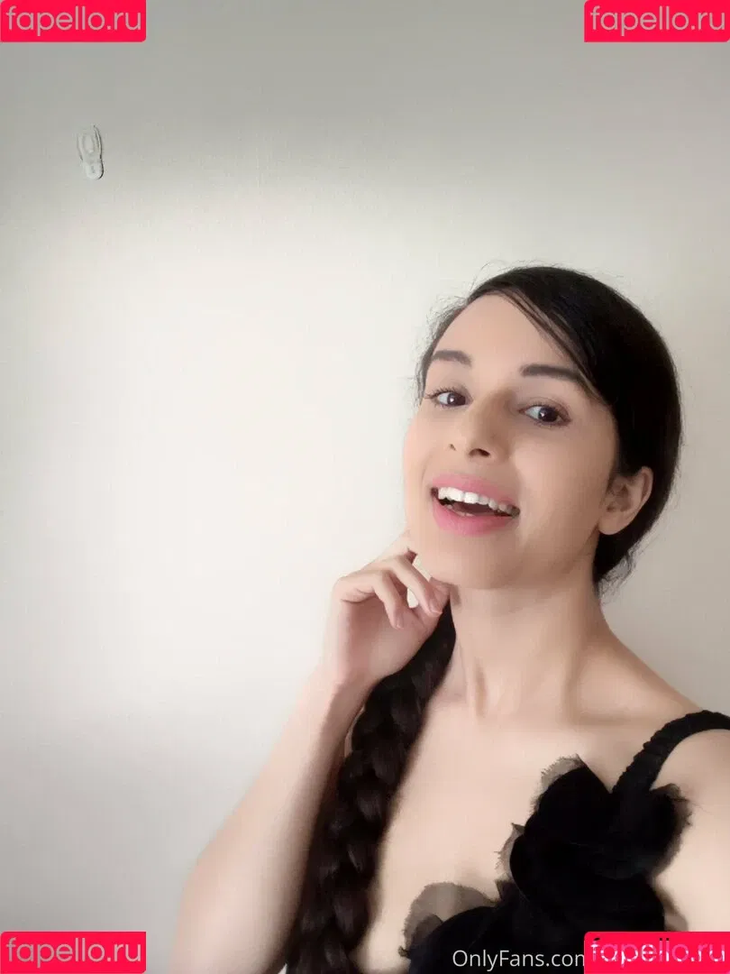 Mirabella Estella Onlyfans Photo Gallery 
