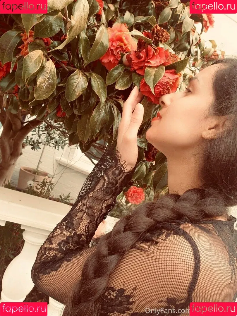 Mirabella Estella Onlyfans Photo Gallery 