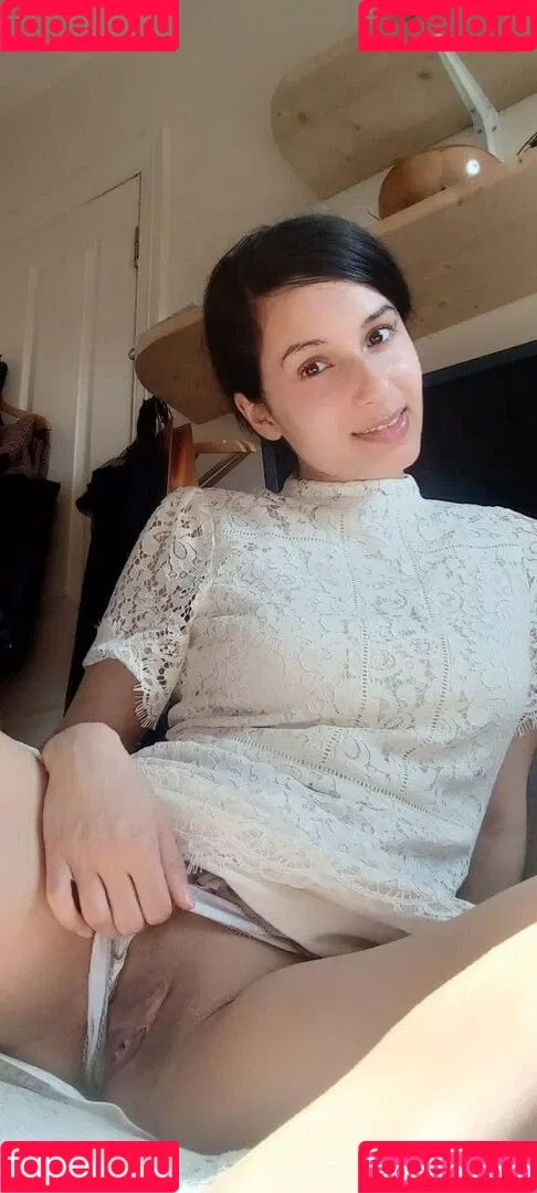 Mirabella Estella Onlyfans Photo Gallery 
