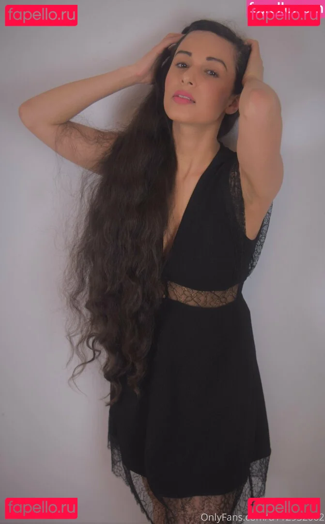 Mirabella Estella Onlyfans Photo Gallery 