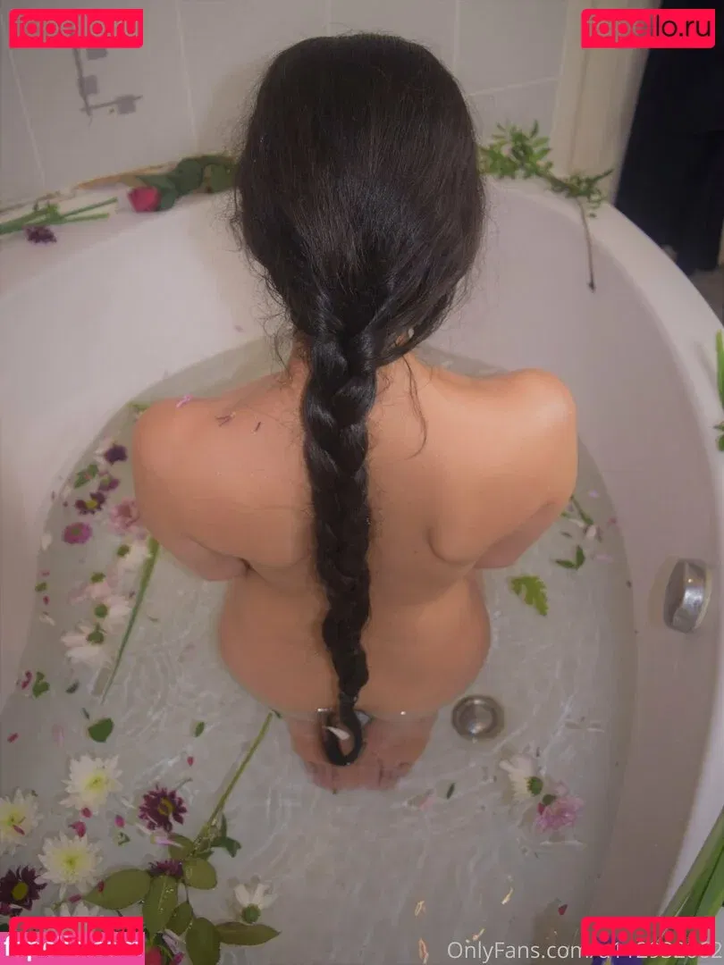 Mirabella Estella Onlyfans Photo Gallery 