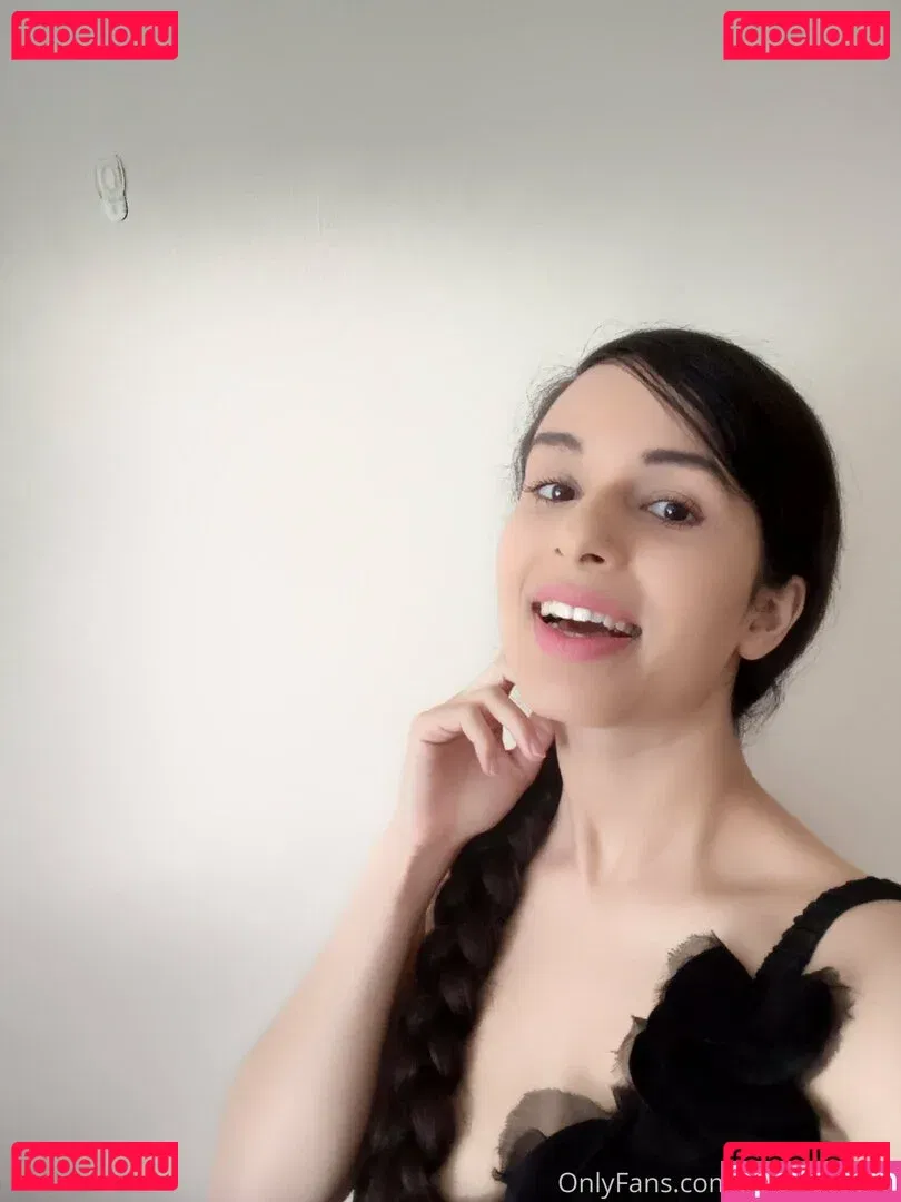 Mirabella Estella Onlyfans Photo Gallery 