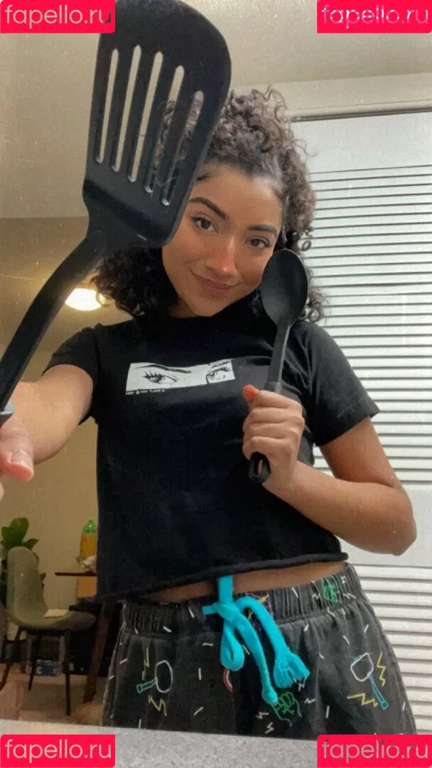 krystalogy Onlyfans Photo Gallery 