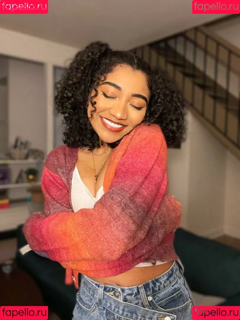 krystalogy Onlyfans Photo Gallery 