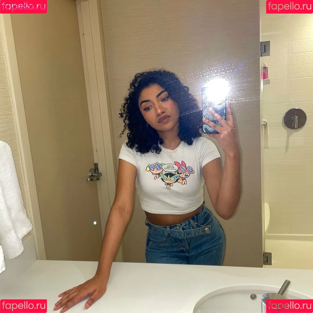 krystalogy Onlyfans Photo Gallery 