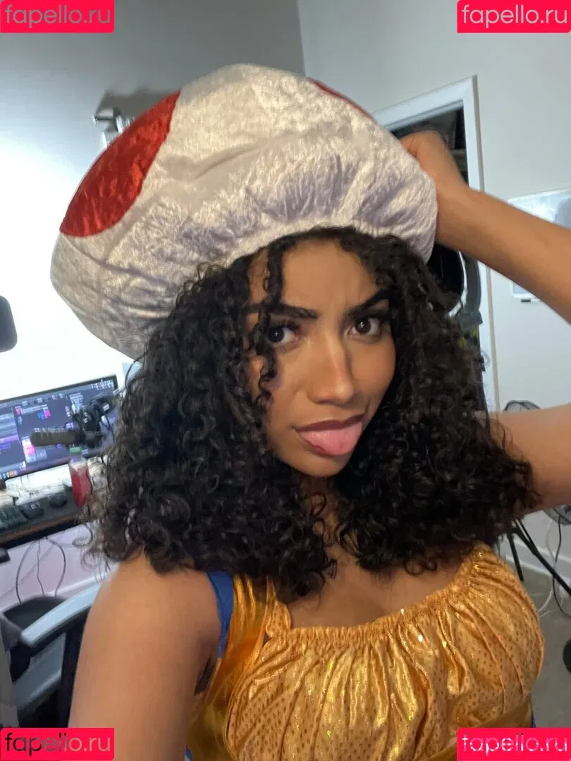 krystalogy Onlyfans Photo Gallery 