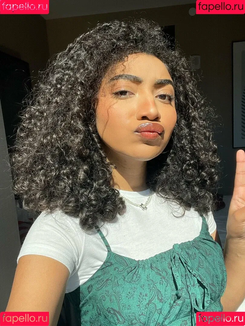 krystalogy Onlyfans Photo Gallery 
