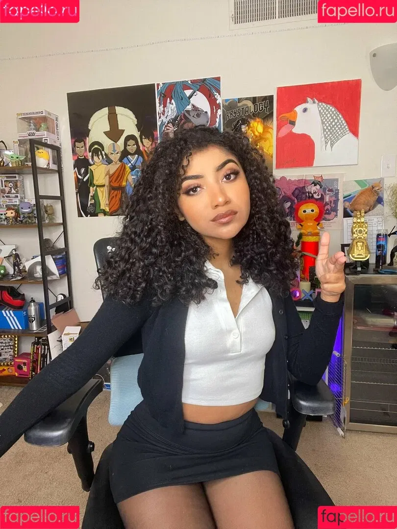 krystalogy Onlyfans Photo Gallery 