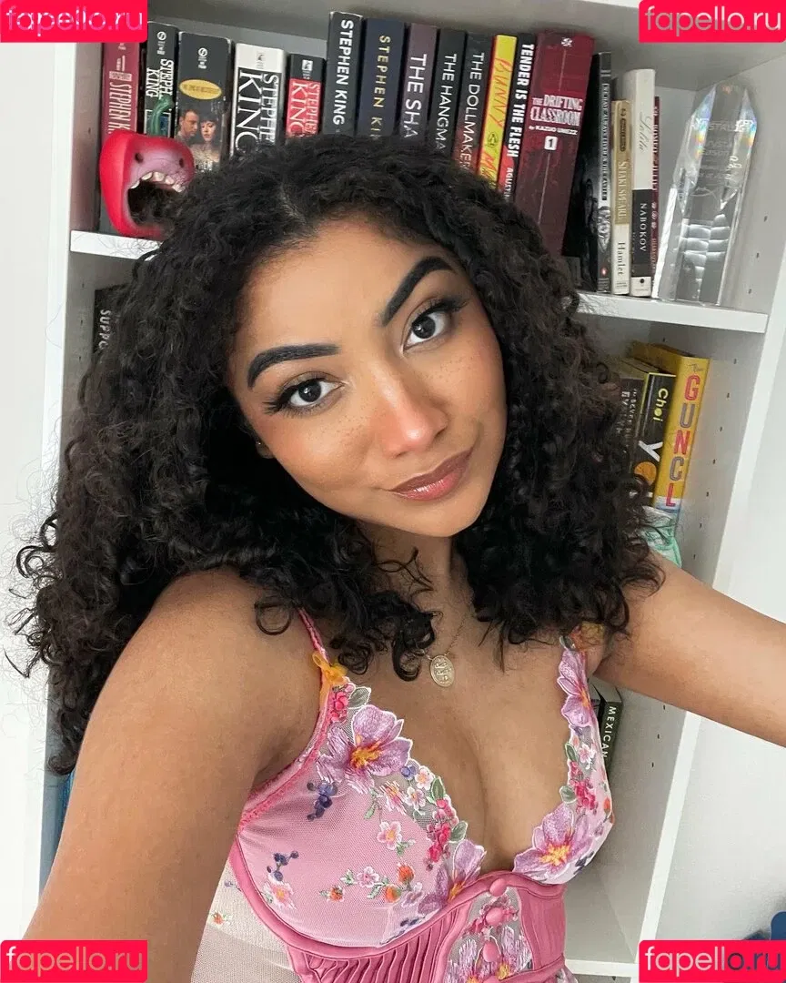 krystalogy Onlyfans Photo Gallery 