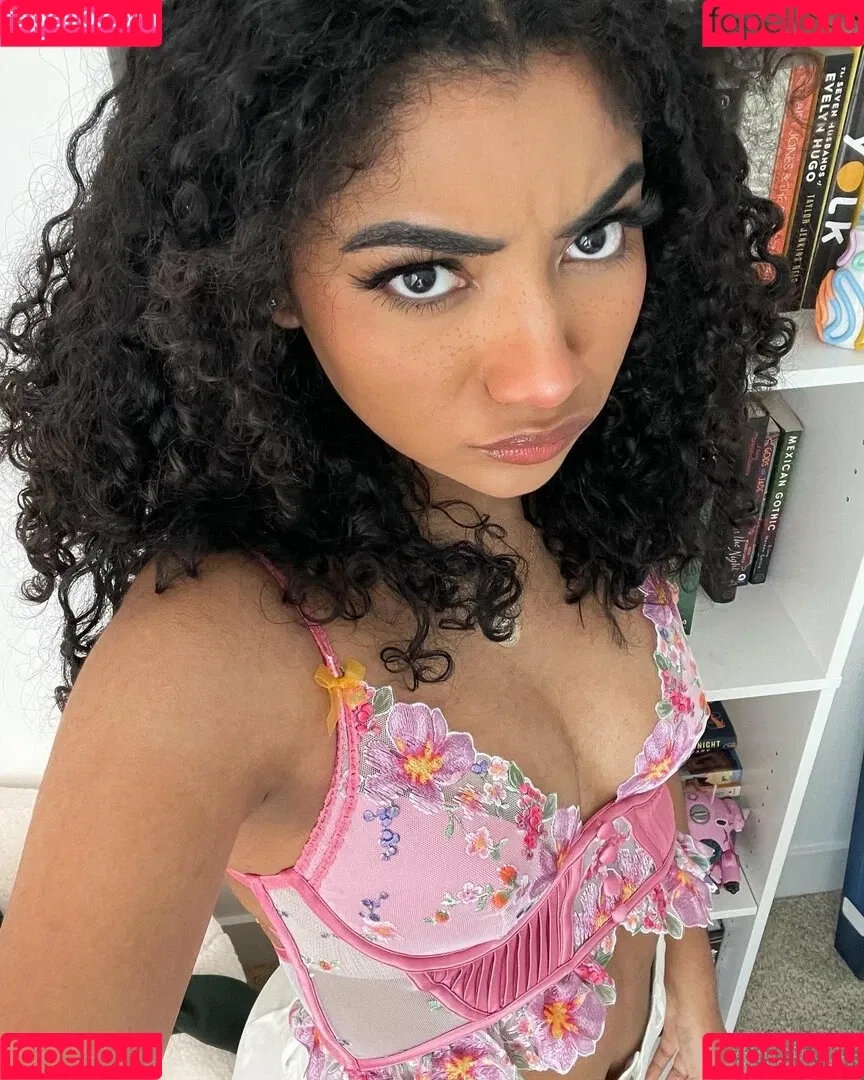 krystalogy Onlyfans Photo Gallery 