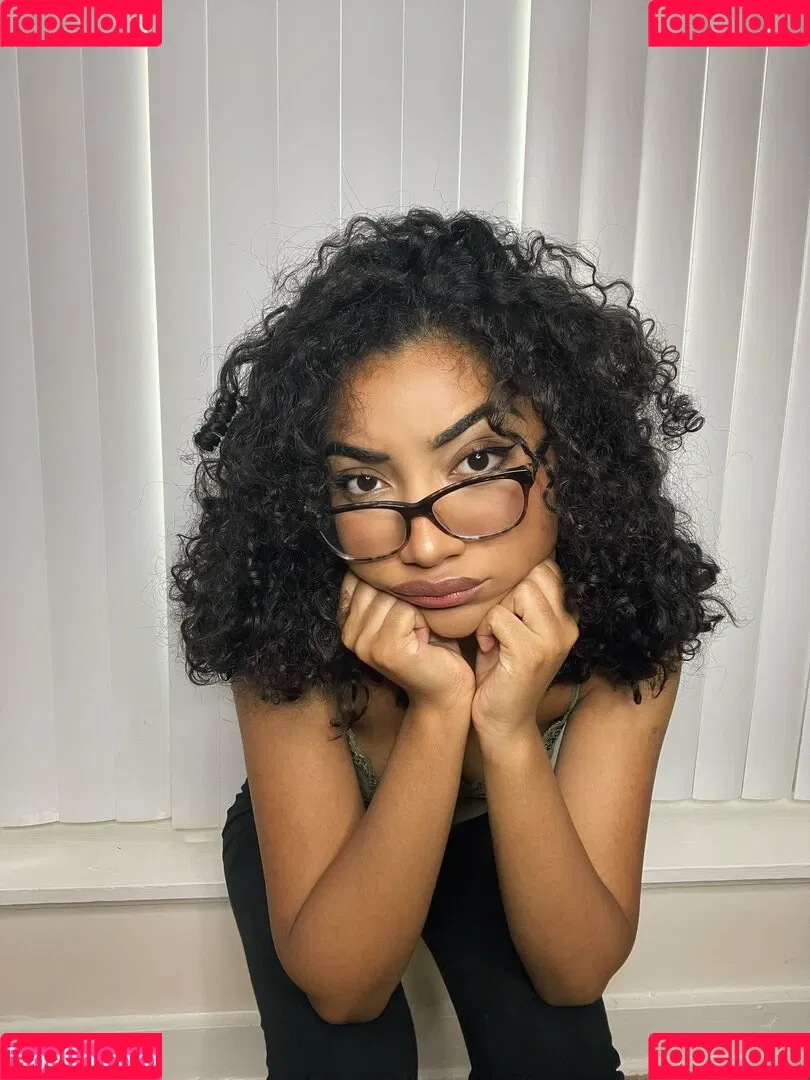 krystalogy Onlyfans Photo Gallery 